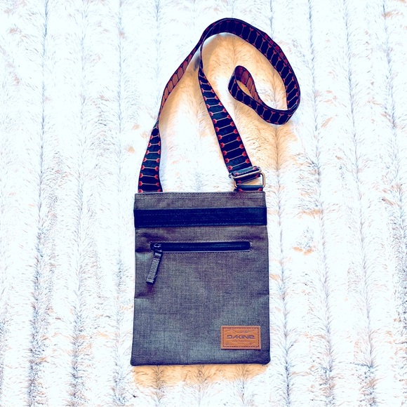 Dakine Jive purse - Picture 1 of 5